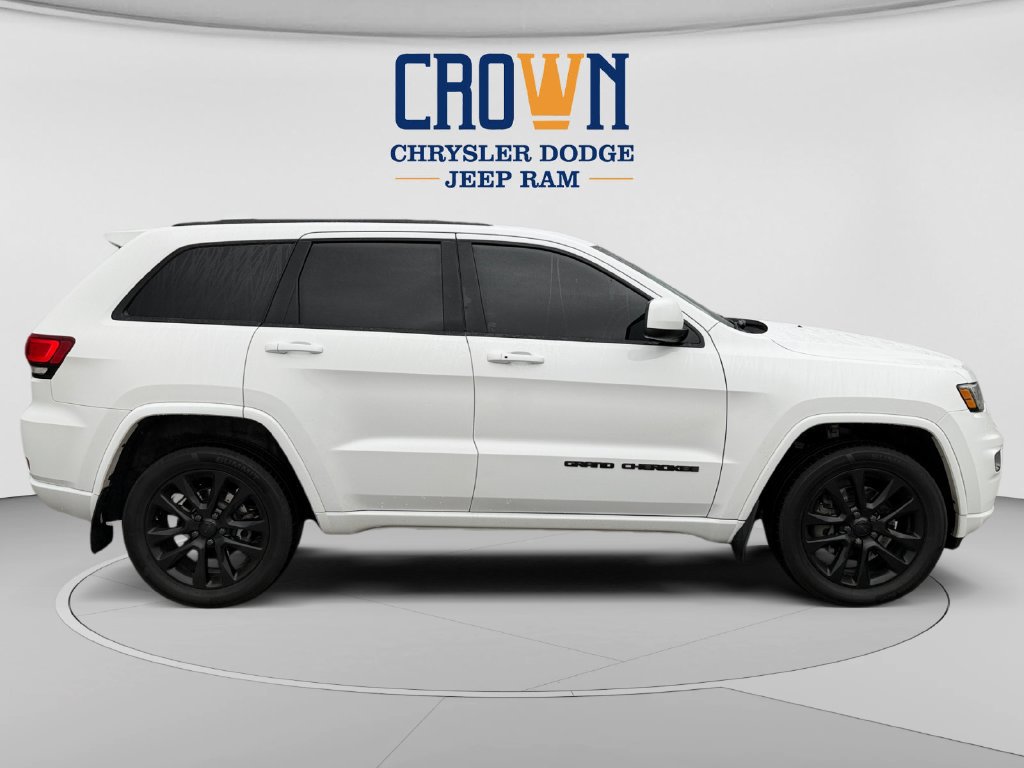 Used 2021 Jeep Grand Cherokee Laredo X AWD/4WD image 2