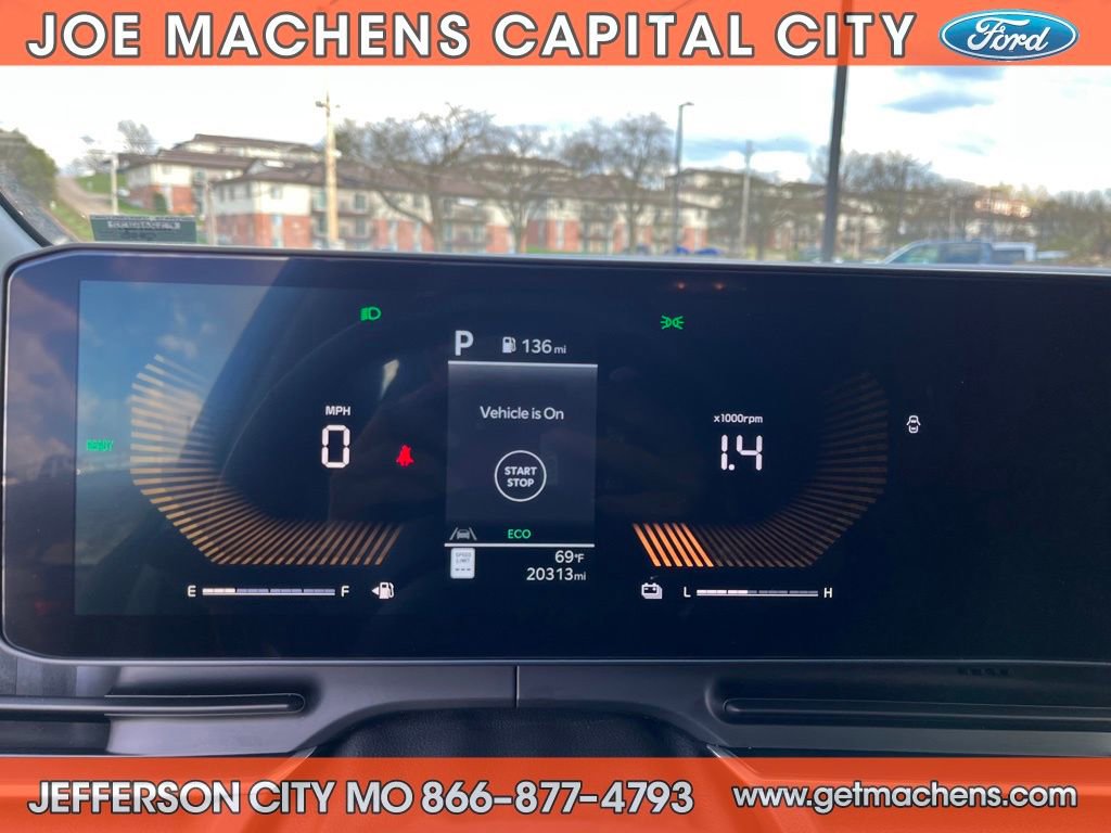 Used 2025 Kia Carnival EX image 17