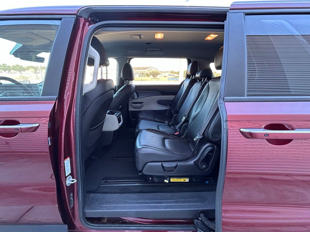 Used 2024 Kia Carnival LX image 68