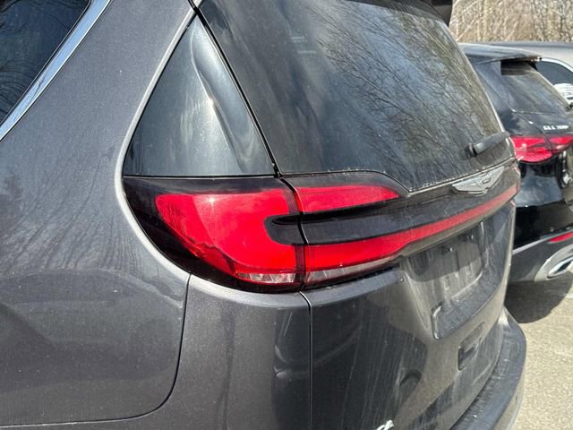 Used 2023 Chrysler Pacifica Touring-L image 12