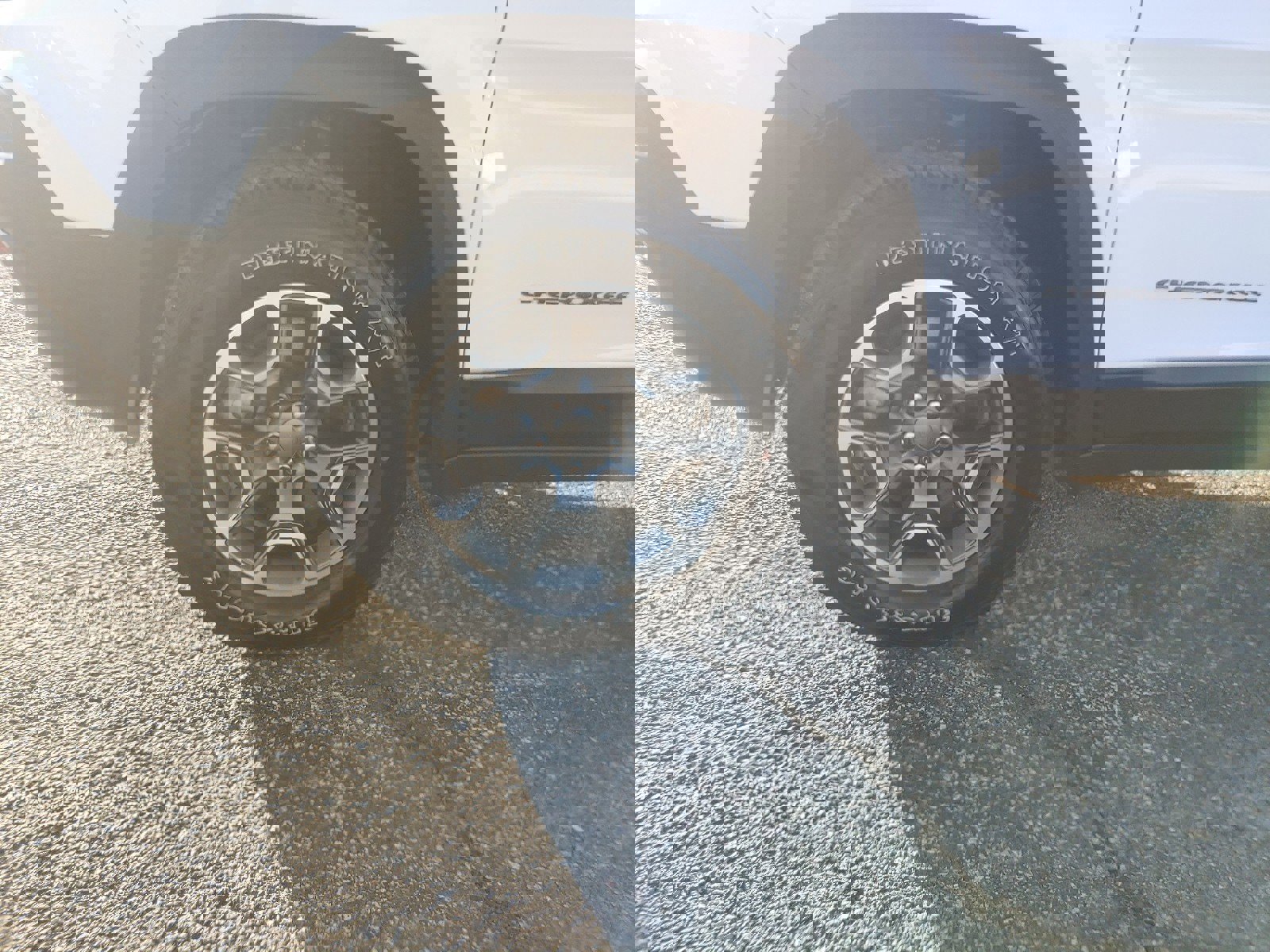 Used 2020 Jeep Cherokee Trailhawk w/ Comfort/Convenience Group image 3