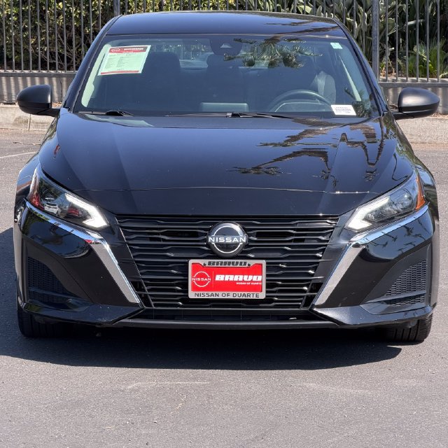 Used 2024 Nissan Altima 2.5 SV FWD image 2