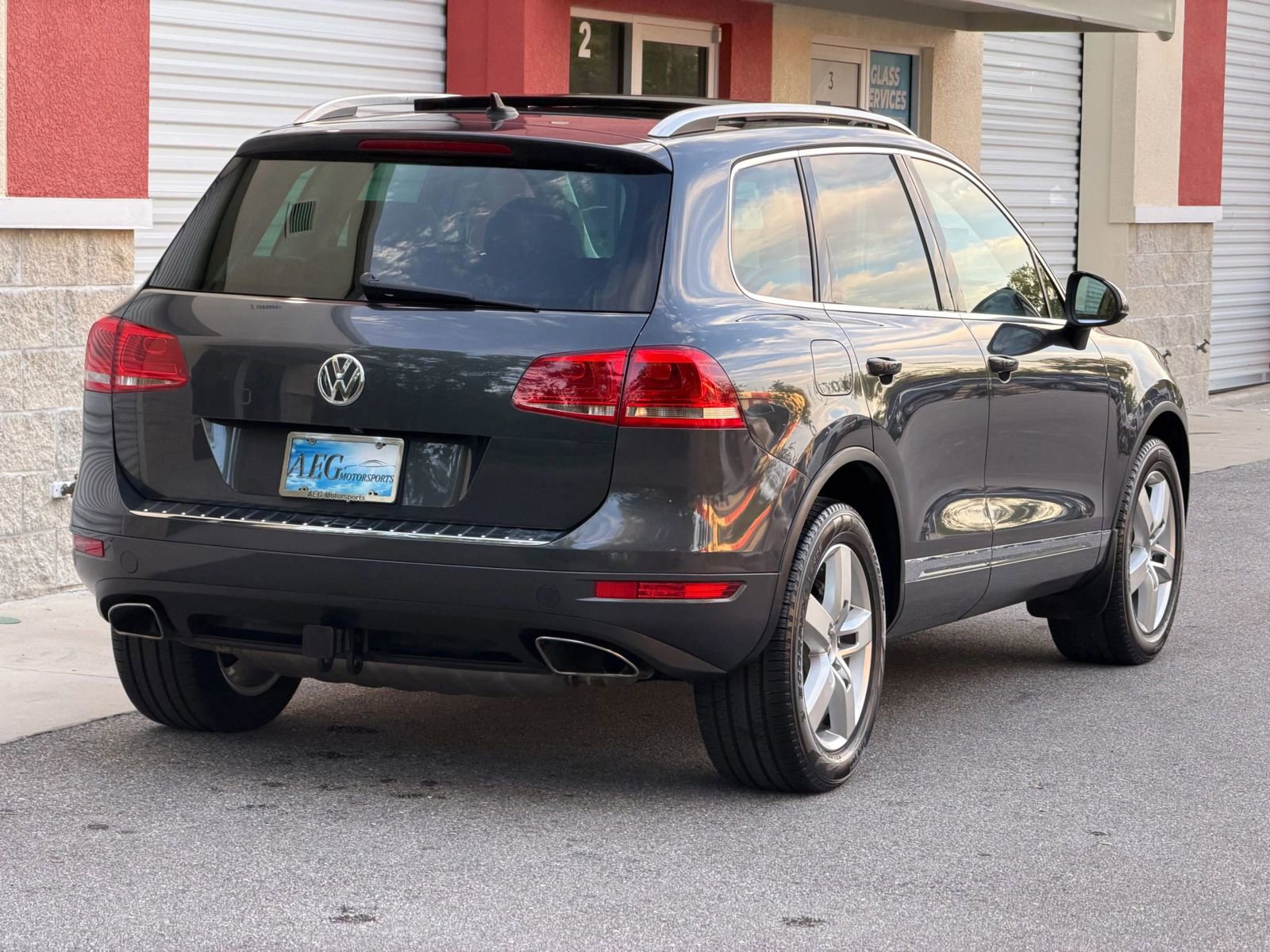Used 2012 Volkswagen Touareg Sport AWD/4WD image 4