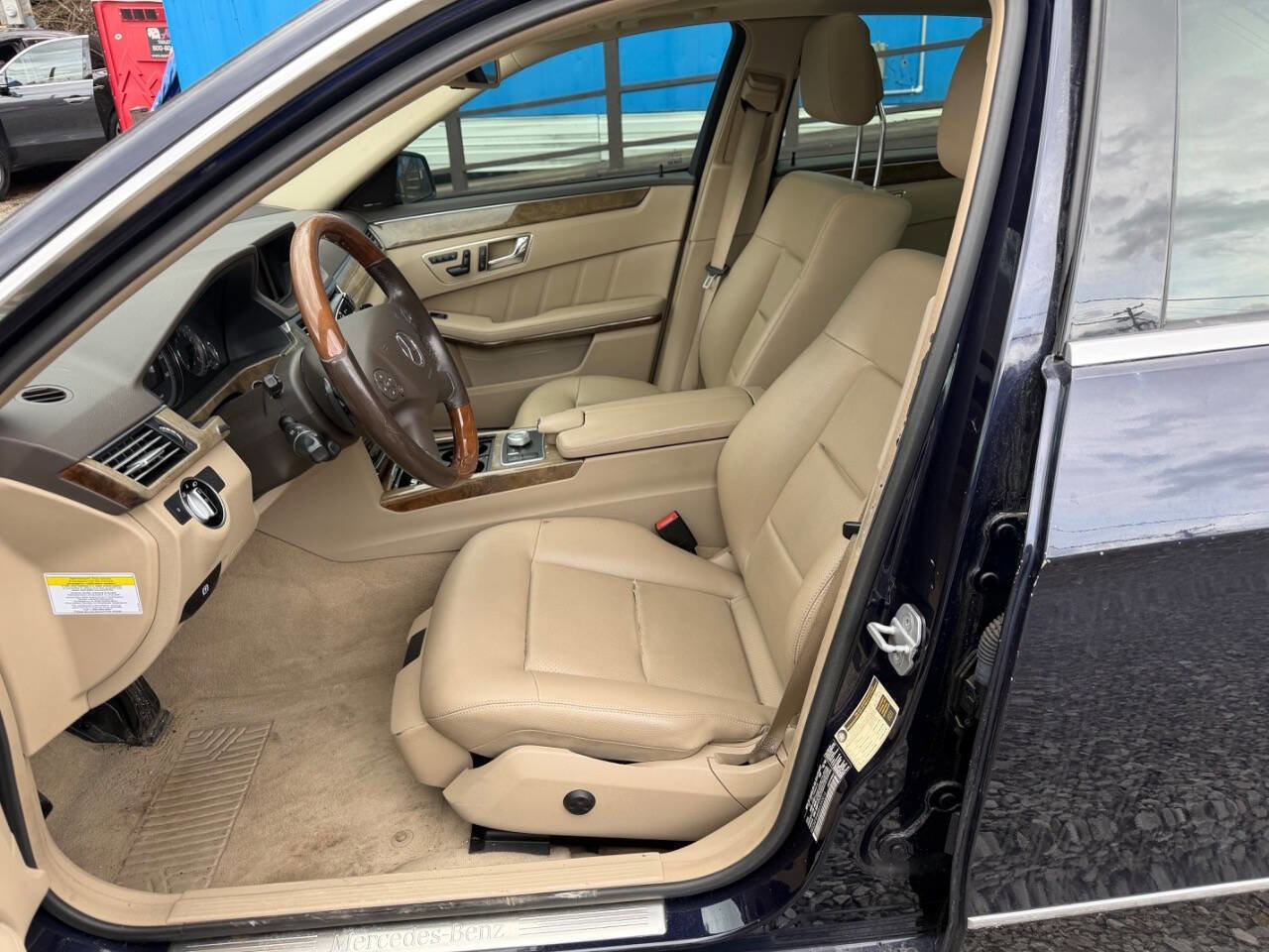 Used 2011 Mercedes-Benz E 350 4MATIC Sedan image 9