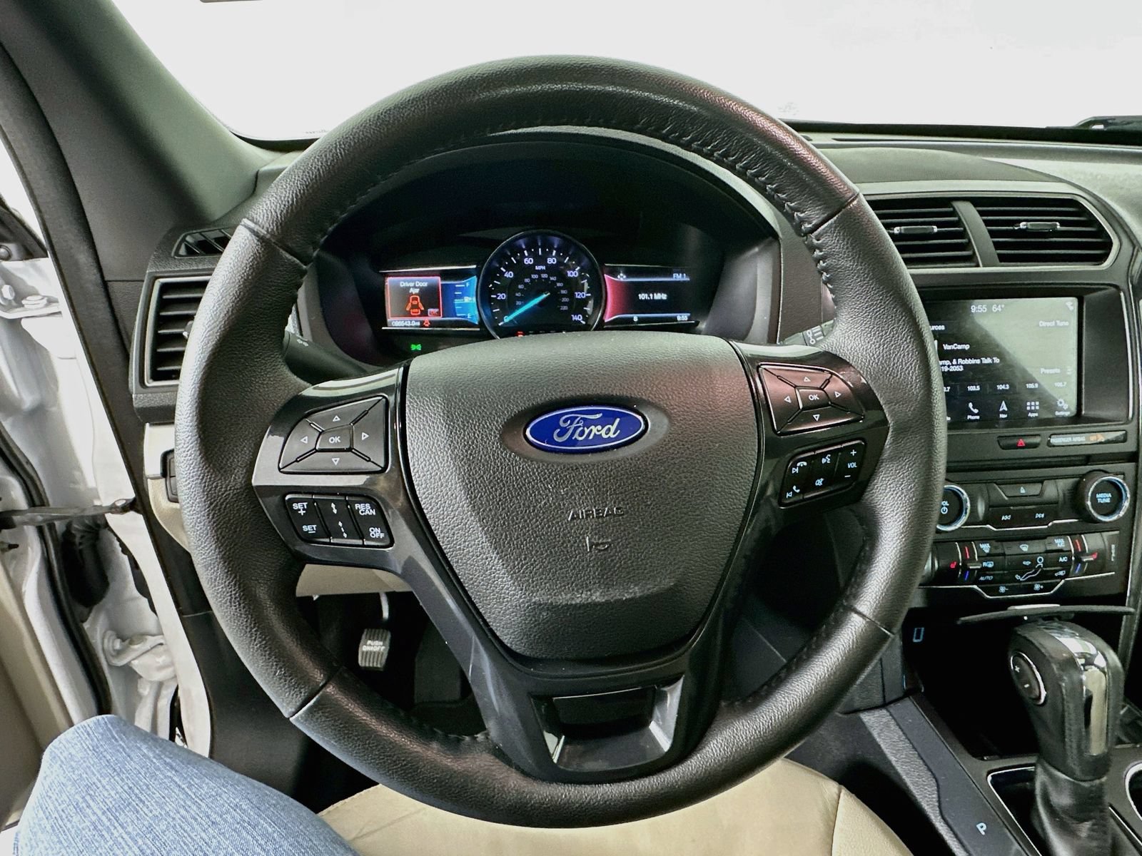 Used 2018 Ford Explorer XLT w/ Equipment Group 202A FWD image 12
