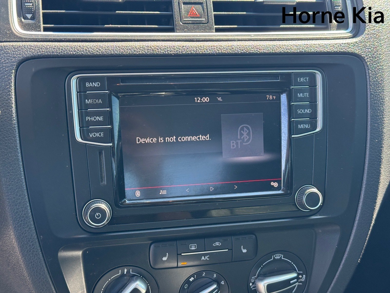 Used 2017 Volkswagen Jetta SE FWD image 21