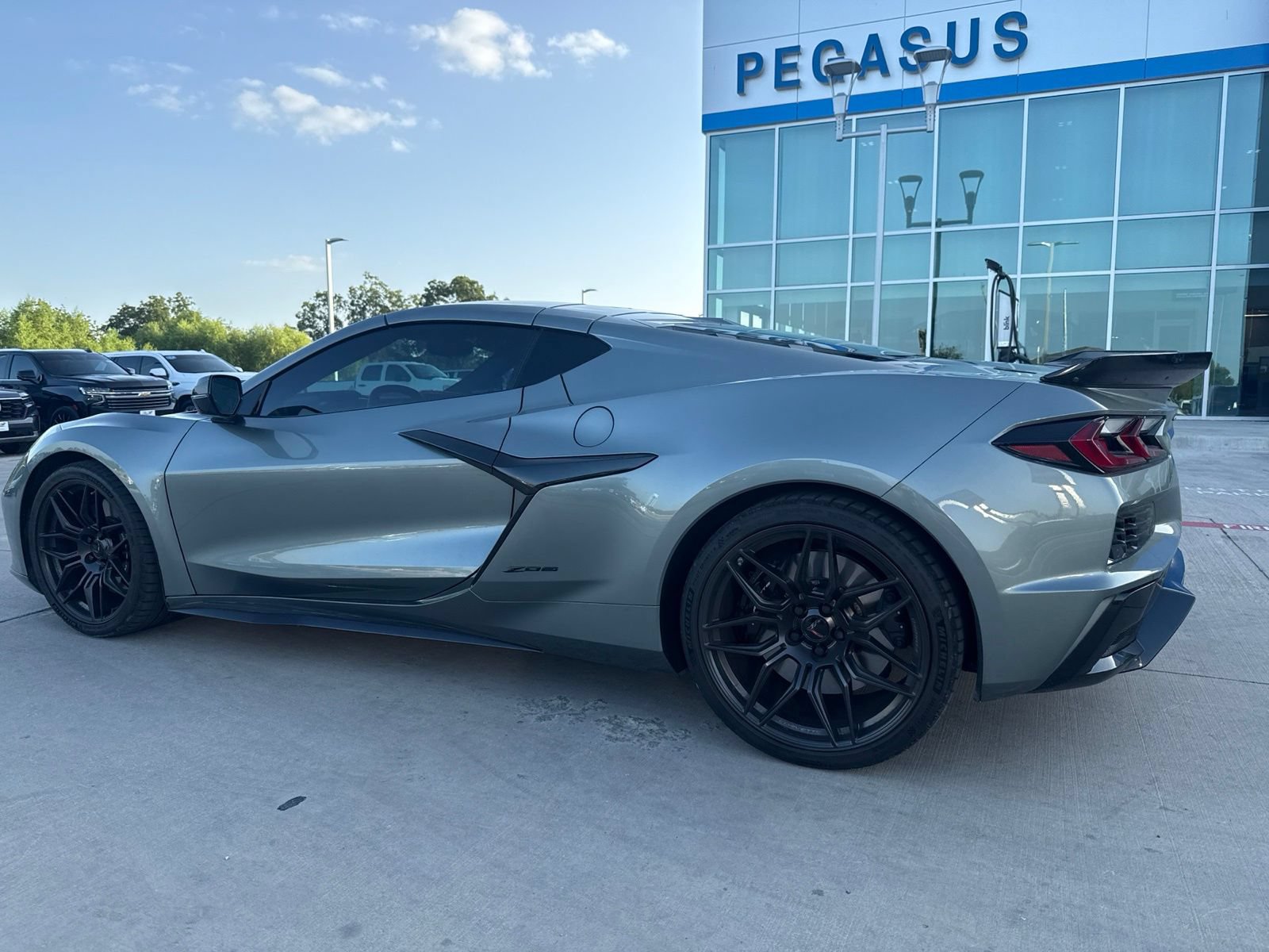 Used 2023 Chevrolet Corvette Z06 w/ Stealth Interior Trim Package RWD video 3