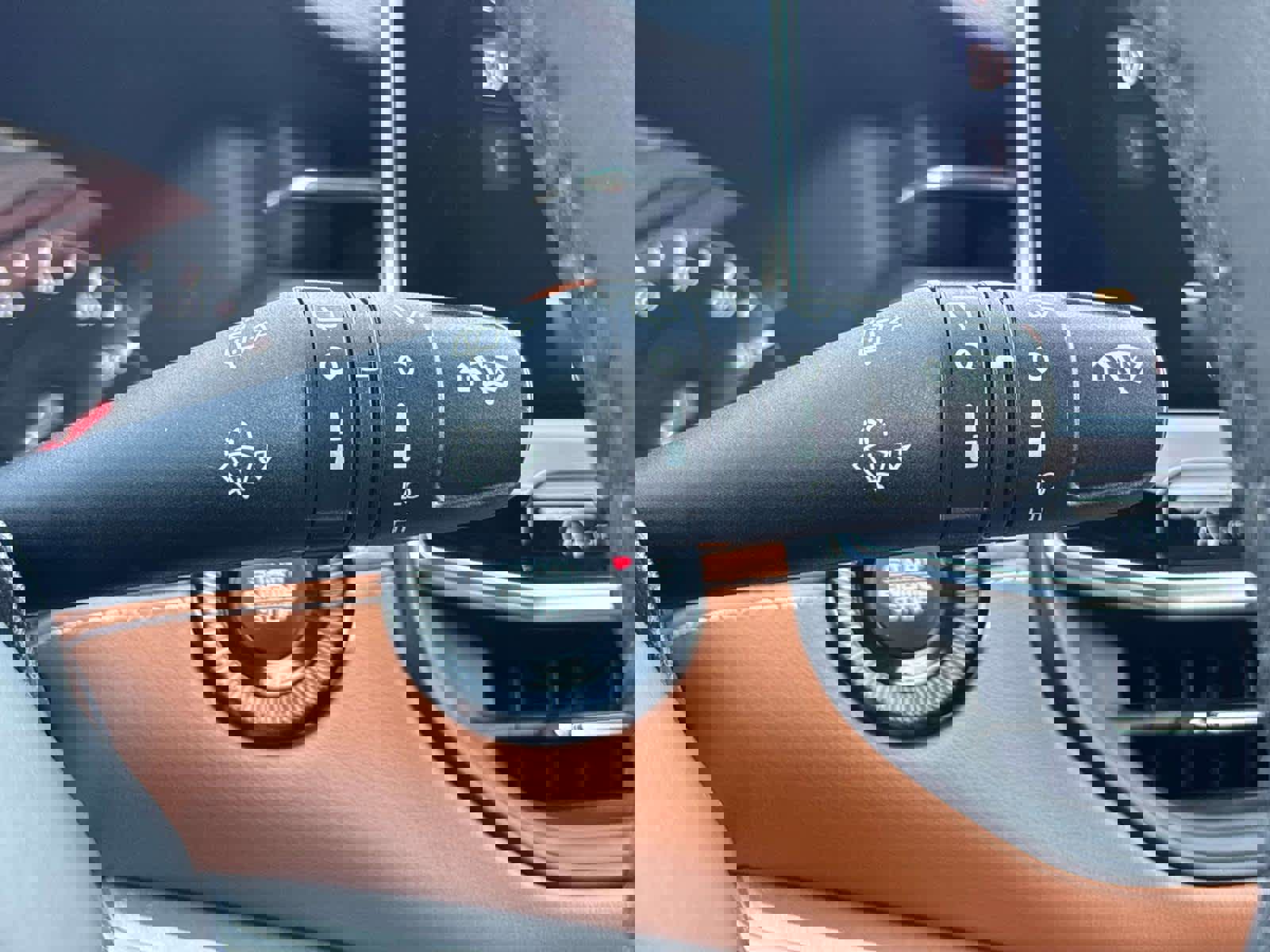 Used 2025 Jeep Compass Limited image 25