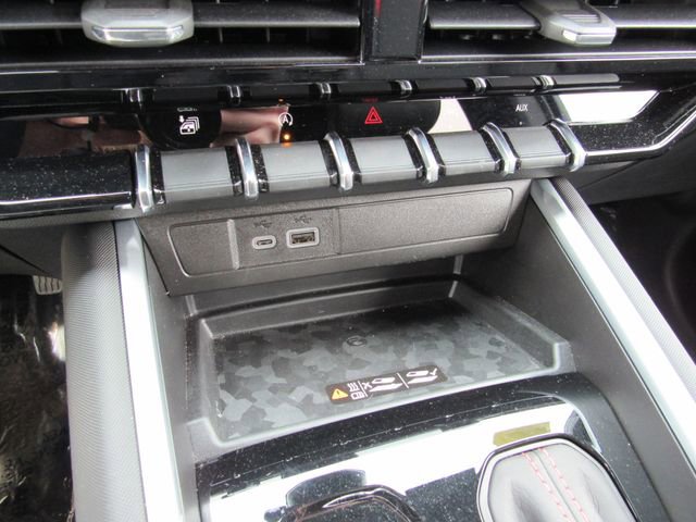 Used 2025 Chevrolet Colorado Z71 w/ Technology Package image 20