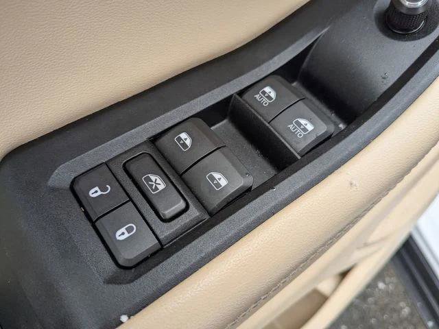 Certified 2023 Jeep Grand Cherokee Limited AWD/4WD image 11