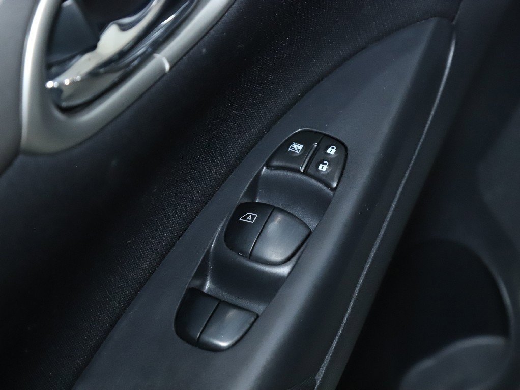 Used 2015 Nissan Sentra SV image 16