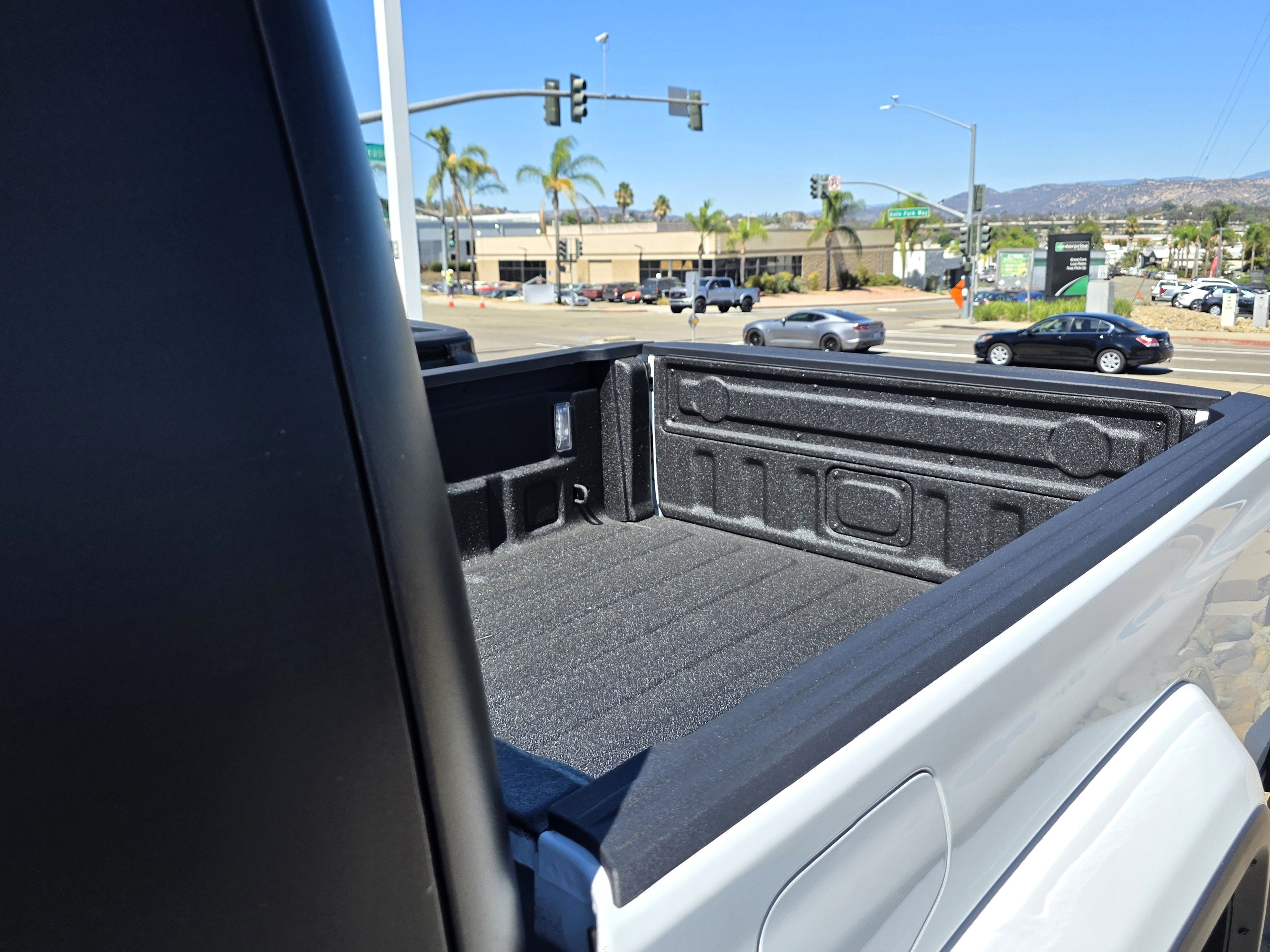 New 2025 Jeep Gladiator Willys image 17