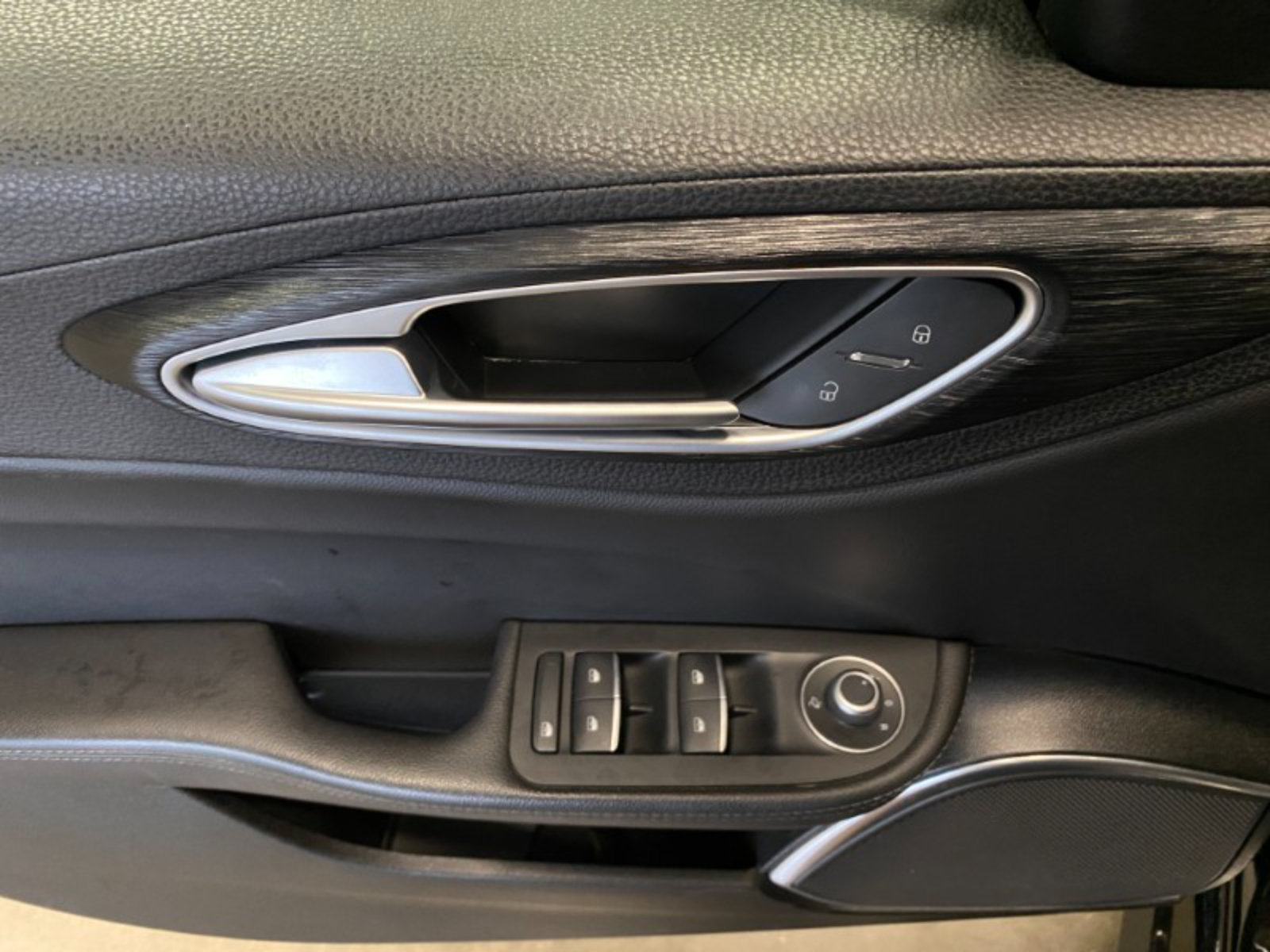Used 2019 Alfa Romeo Giulia w/ Nero Edizione RWD image 27