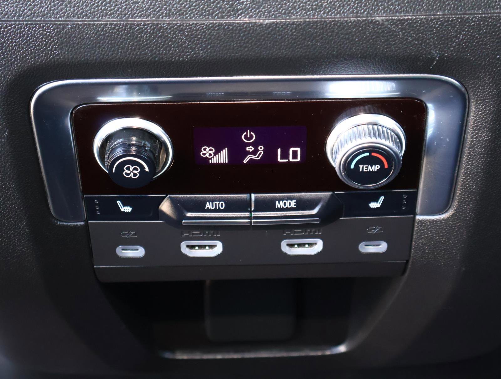 Used 2024 GMC Yukon XL Denali Ultimate image 17