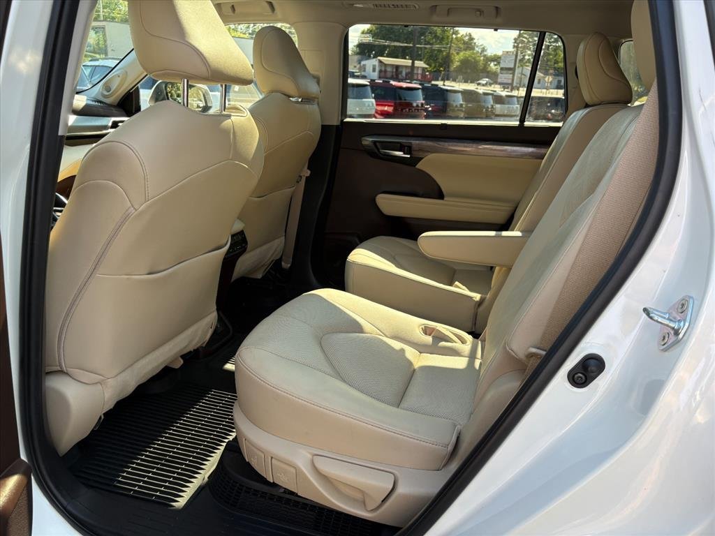 Used 2020 Toyota Highlander Platinum AWD/4WD image 18