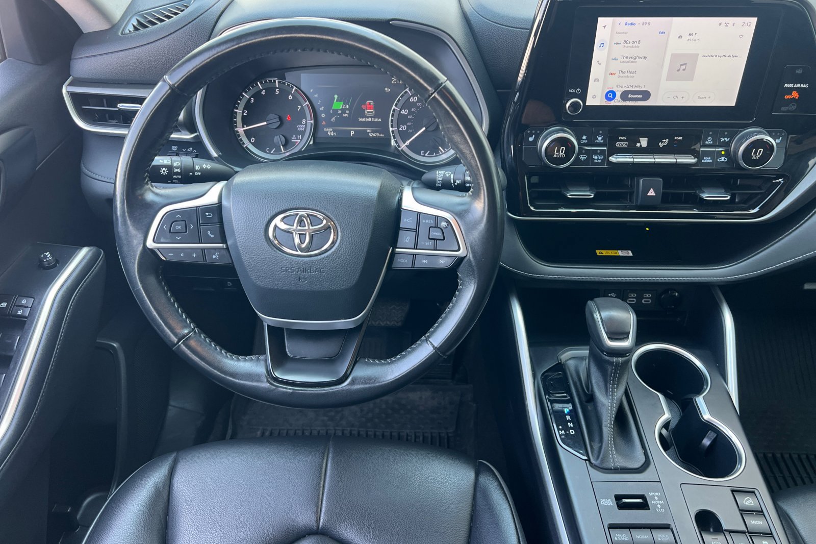 Used 2023 Toyota Highlander XLE AWD/4WD image 11