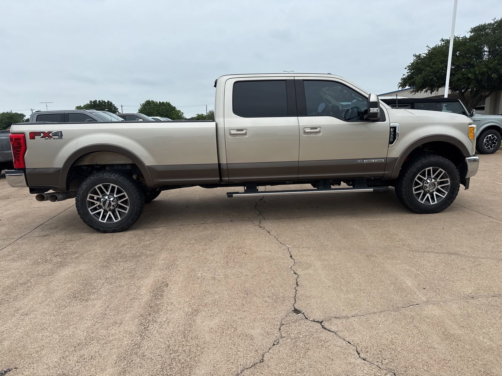 Used 2017 Ford F350 Lariat w/ Lariat Value Package AWD/4WD image 8