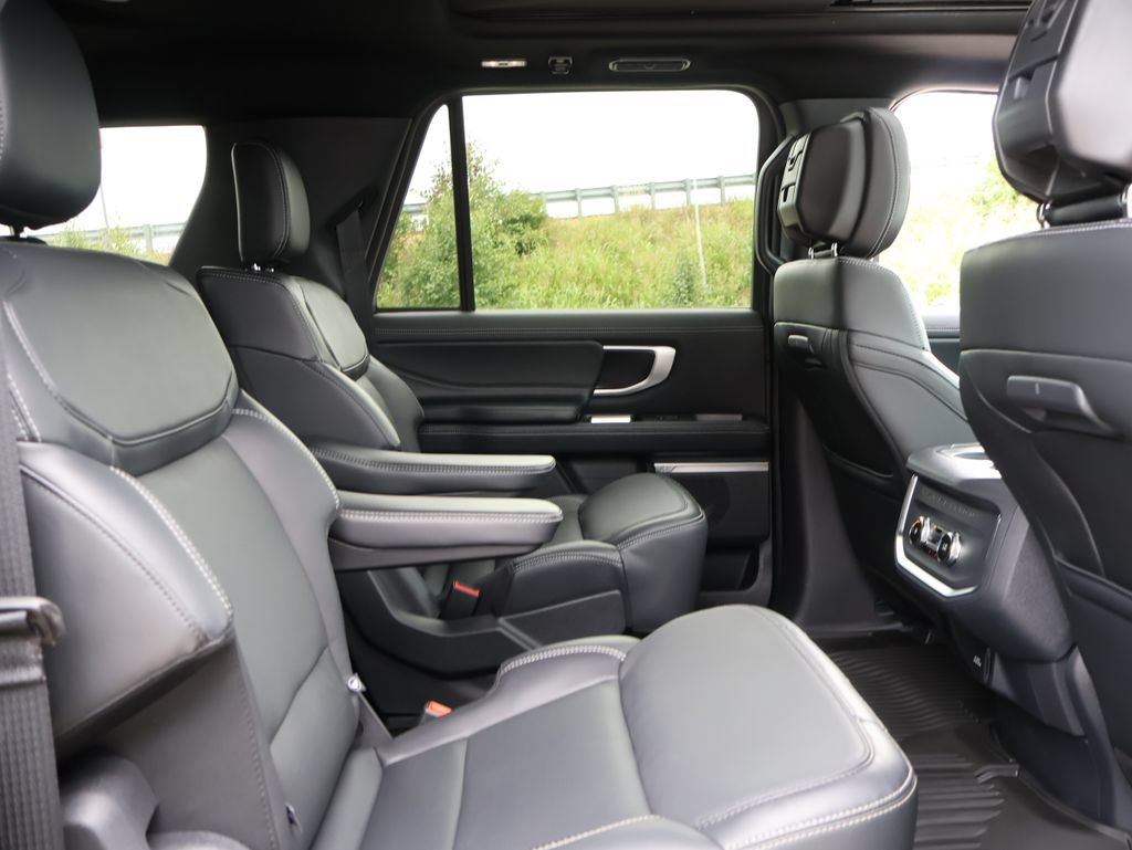 New 2026 Ford Expedition Max Platinum w/ Stealth Appearance Package AWD/4WD image 13