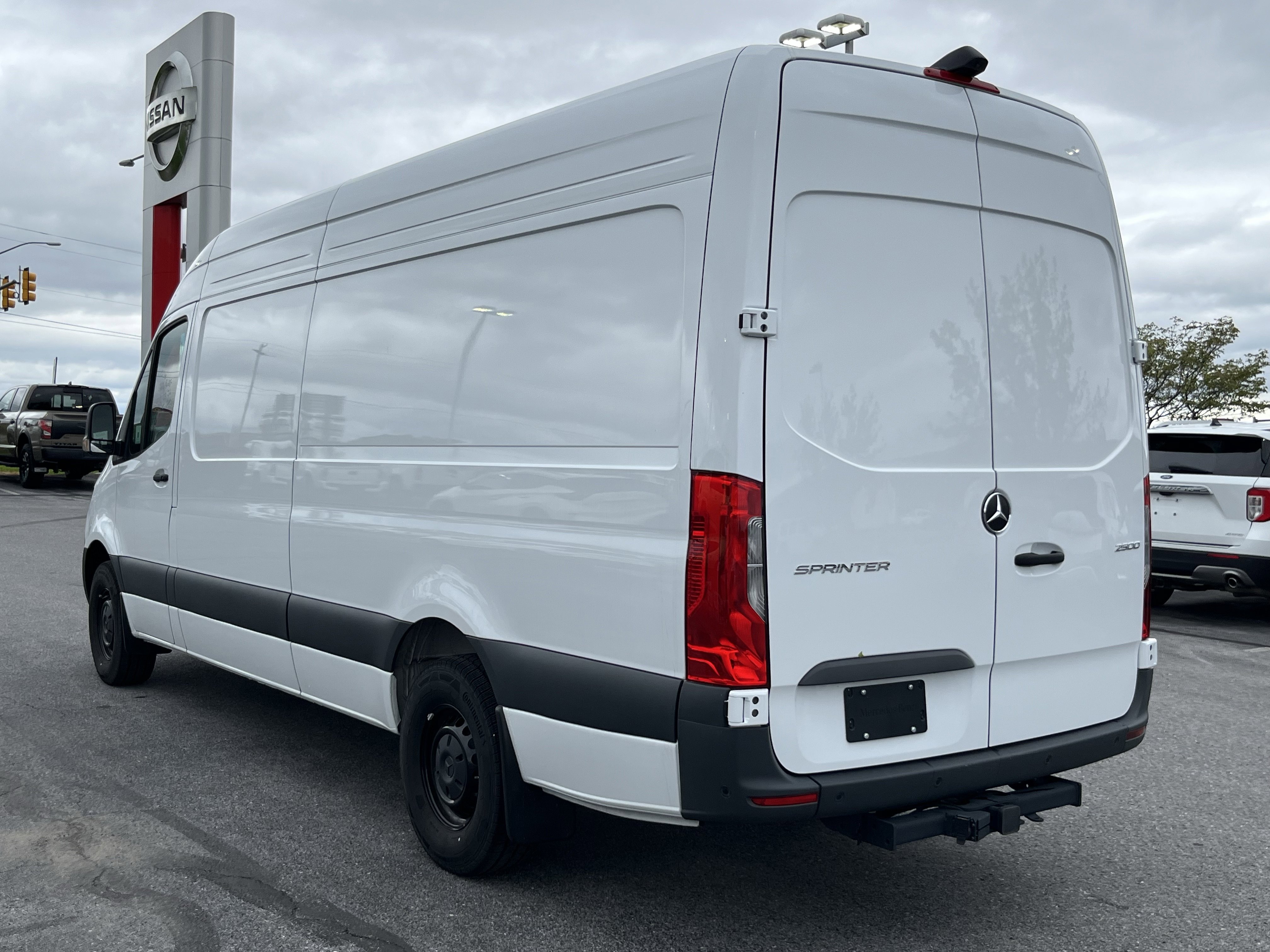 Used 2025 Mercedes-Benz Sprinter 2500 image 3