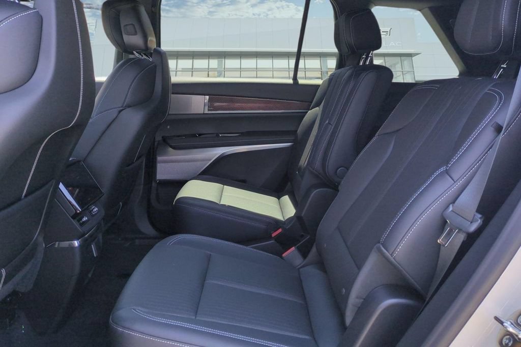 New 2027 Cadillac Vistiq Sport w/ LPO, Floor Liner Package AWD/4WD image 14