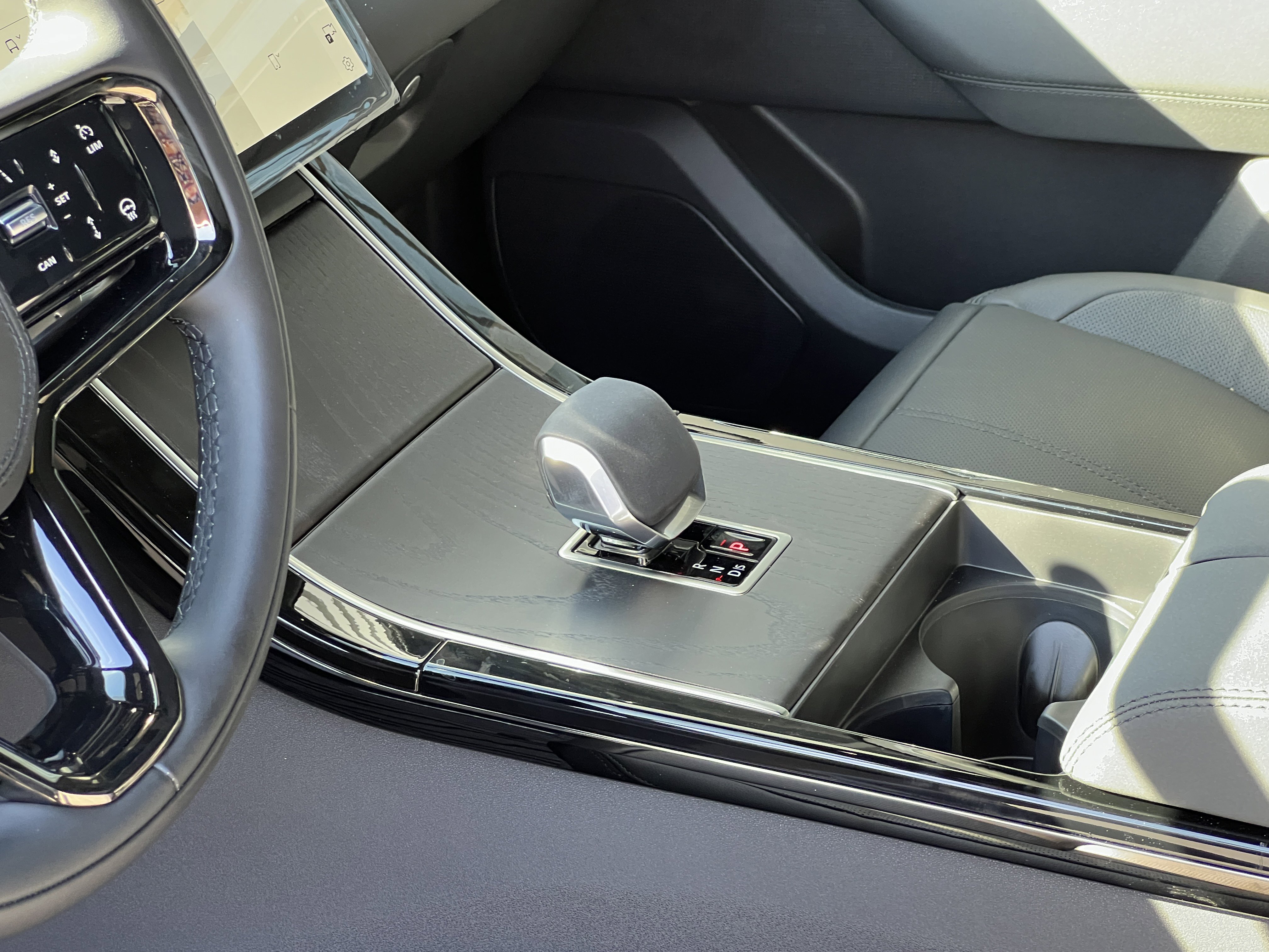 New 2025 Land Rover Range Rover Velar S image 24