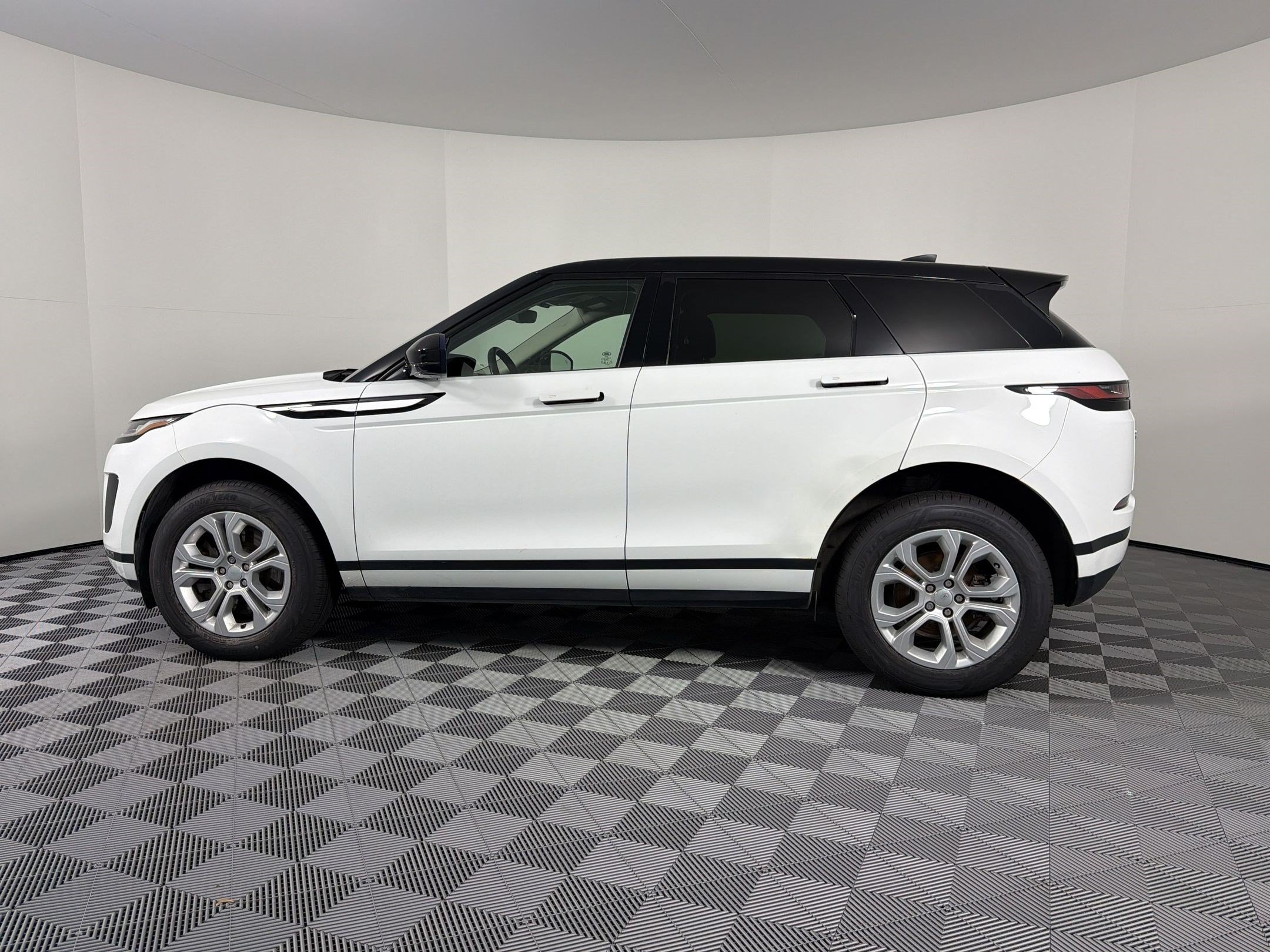 Used 2020 Land Rover Range Rover Evoque S AWD/4WD image 2