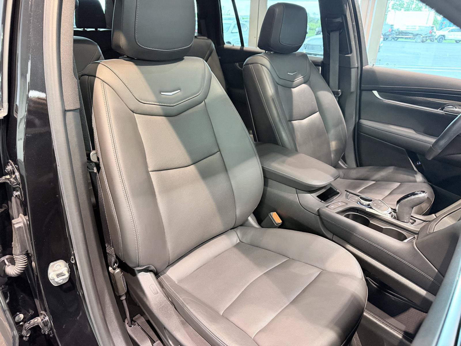 Used 2024 Cadillac XT6 Sport w/ Technology Package AWD/4WD image 30
