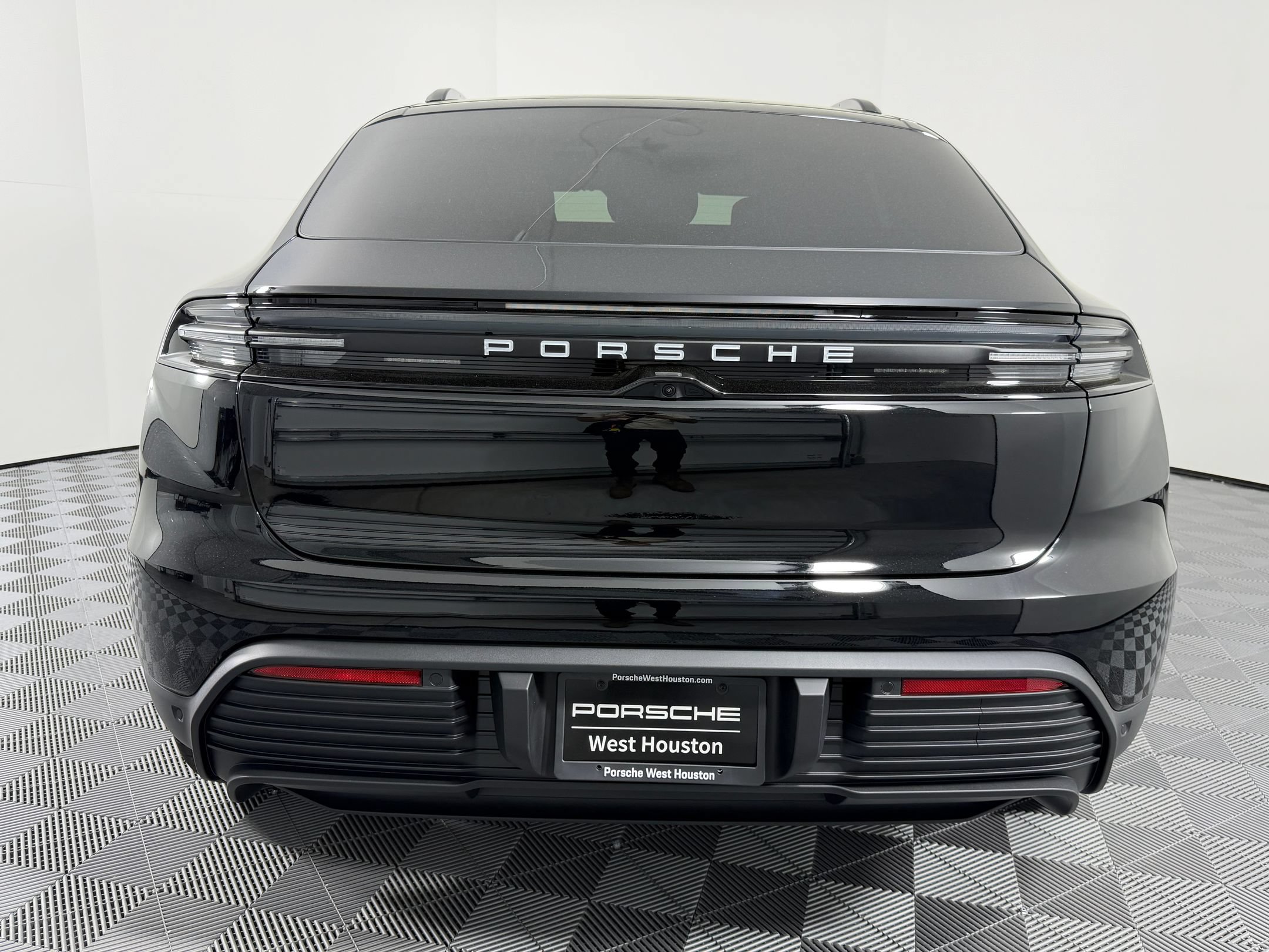 Certified 2026 Porsche Macan Electric RWD image 10