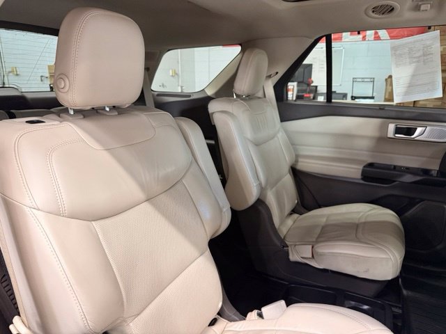 Used 2020 Ford Explorer Platinum w/ Premium Technology Package AWD/4WD image 26