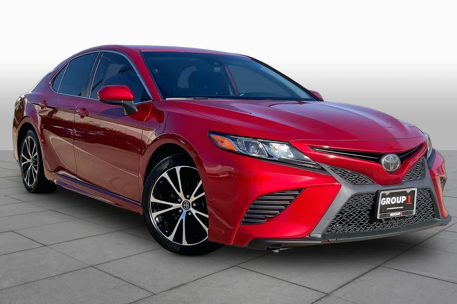 Used 2020 Toyota Camry SE FWD image 3