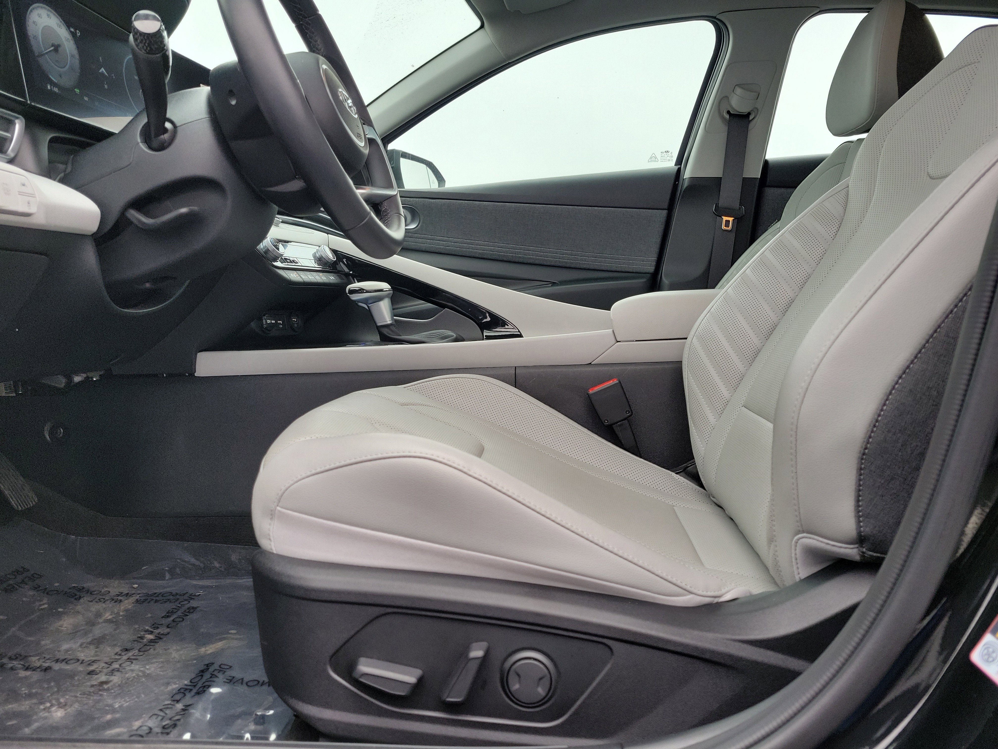 Used 2023 Hyundai Elantra Limited w/ Cargo Package image 16