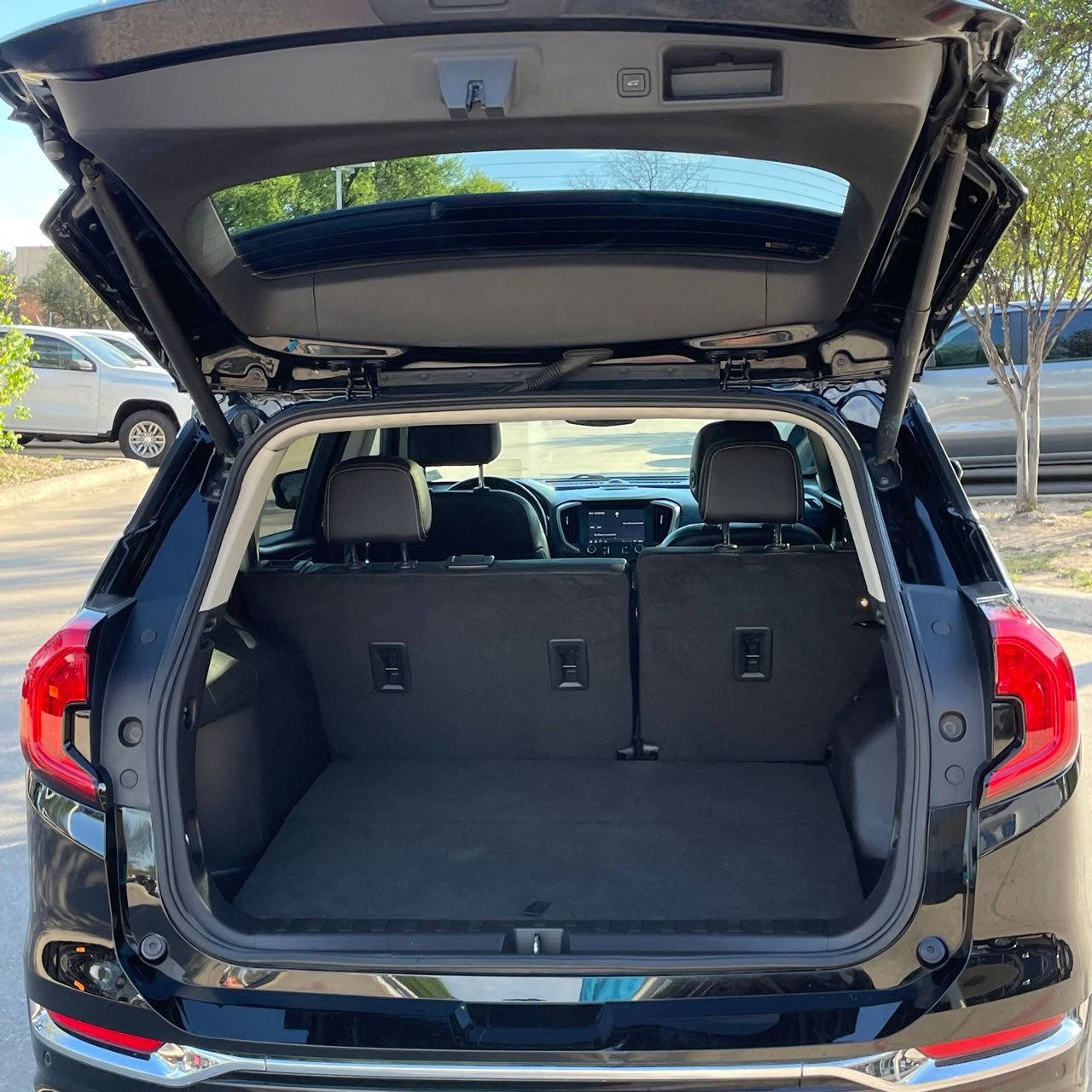 Used 2022 GMC Terrain Denali w/ LPO, Cargo Package image 26