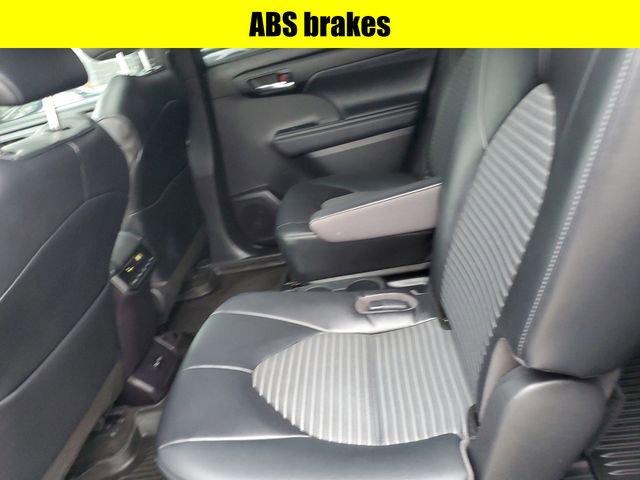 Used 2023 Toyota Highlander L image 25