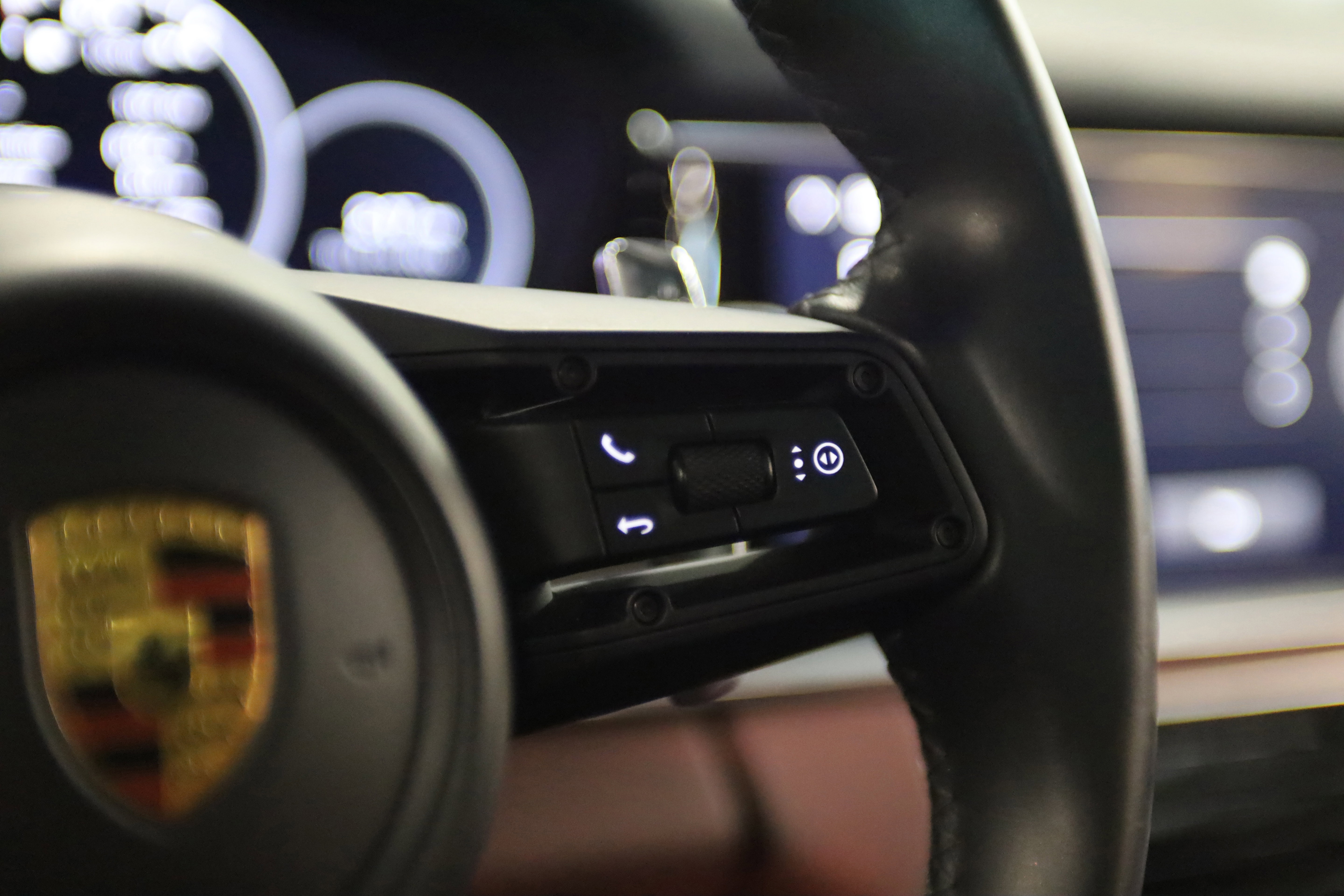 Used 2022 Porsche Panamera 4 AWD/4WD image 27