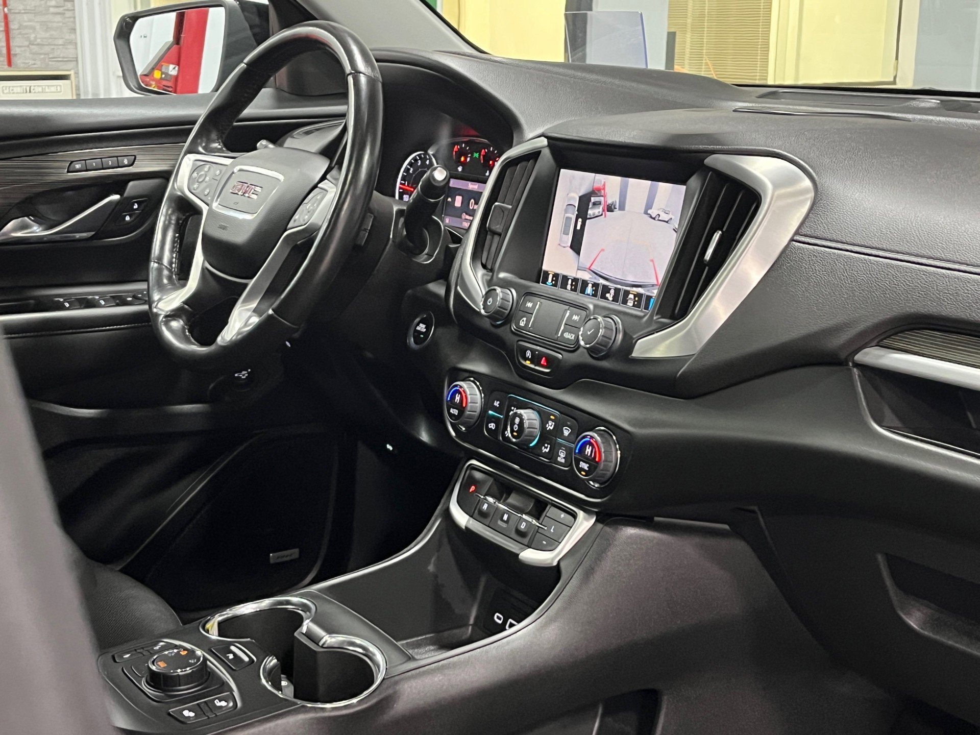 Certified 2022 GMC Terrain SLT w/ Infotainment Package II image 10