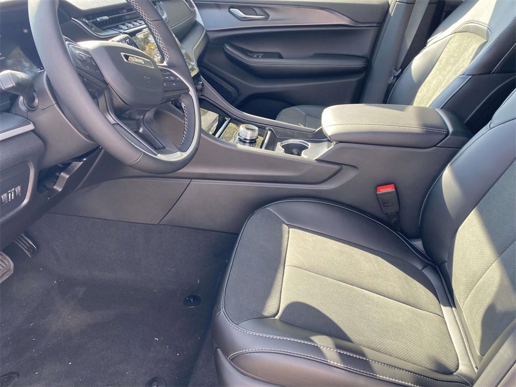 New 2025 Jeep Grand Cherokee Laredo image 42