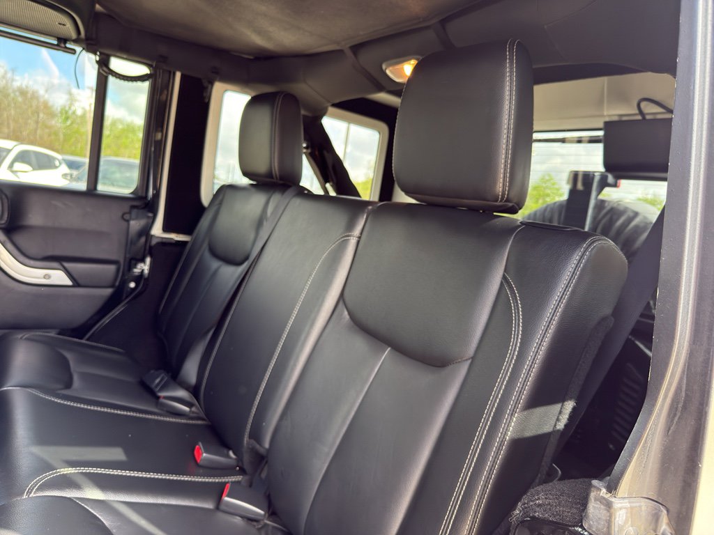 Used 2015 Jeep Wrangler Unlimited Rubicon AWD/4WD image 25