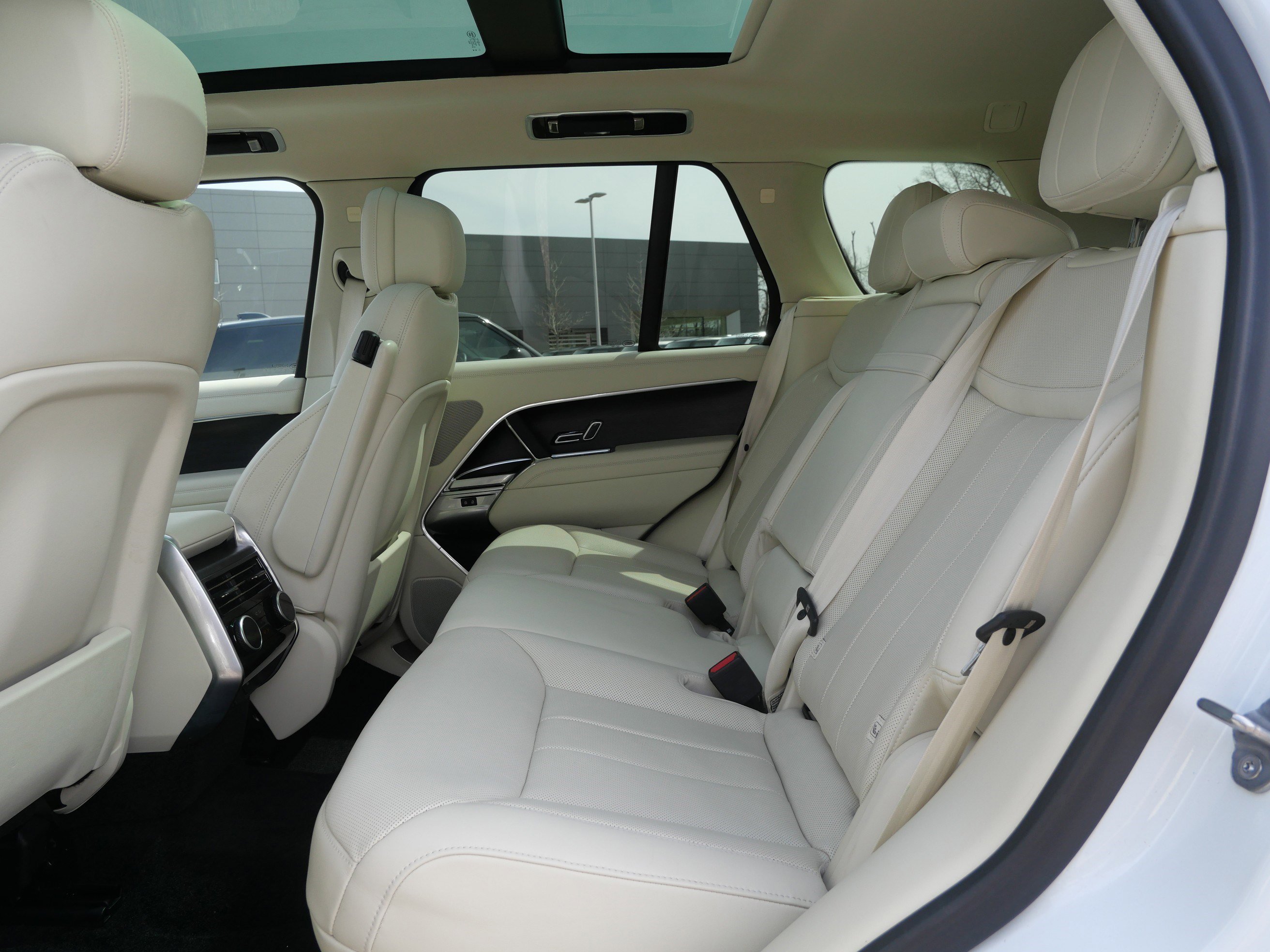 Certified 2023 Land Rover Range Rover SE AWD/4WD image 15