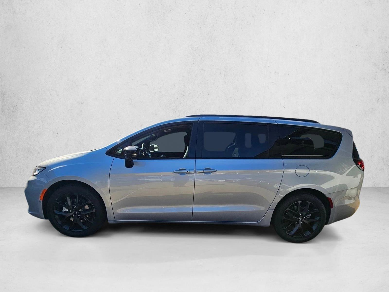 New 2026 Chrysler Pacifica Select w/ S Appearance Package FWD image 5