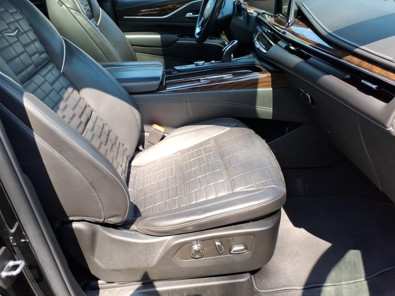 Used 2022 Cadillac Escalade Sport Platinum AWD/4WD image 6