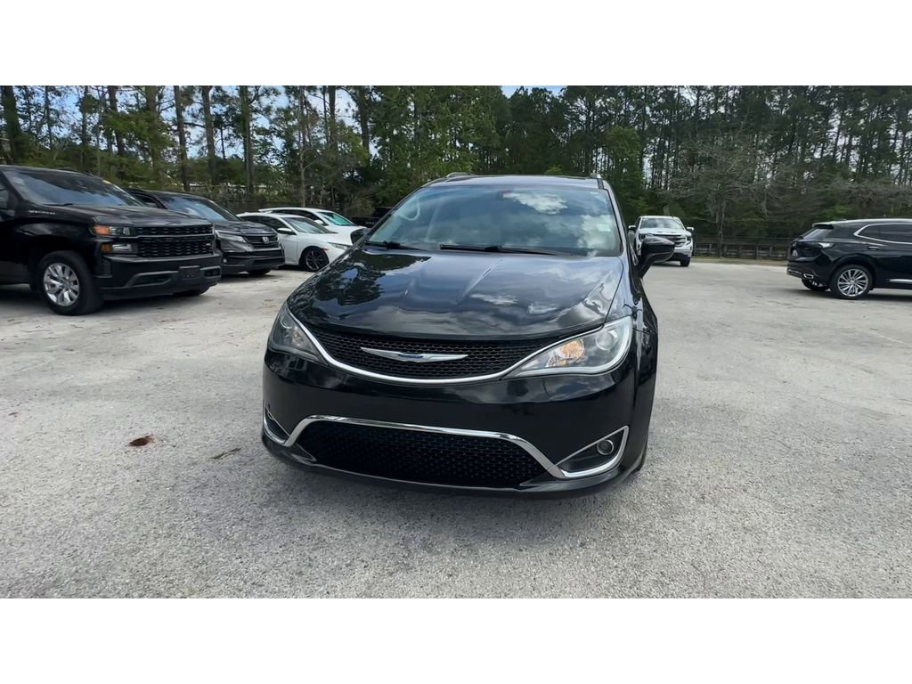 Used 2019 Chrysler Pacifica Touring-L FWD image 3