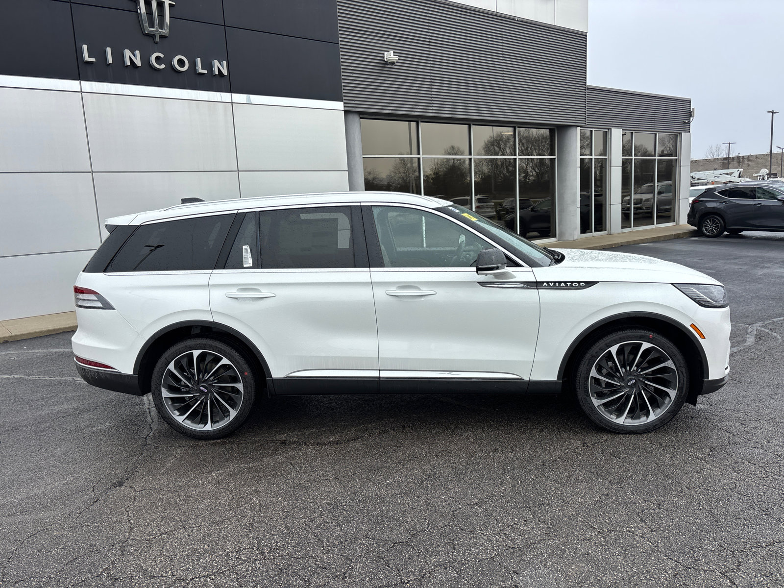 New 2026 Lincoln Aviator Reserve image 8