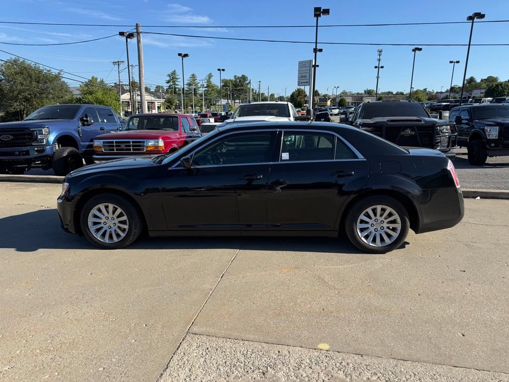 Used 2014 Chrysler 300 w/ Driver Convenience Group RWD image 9
