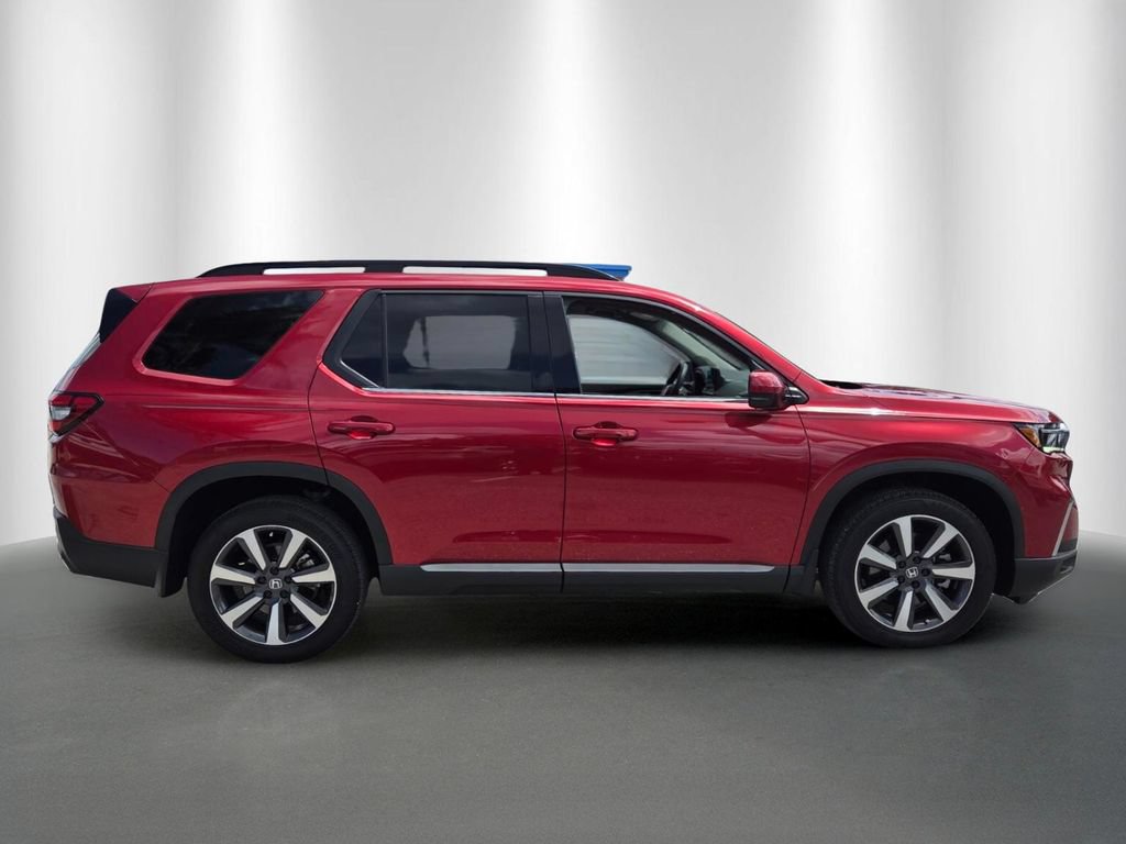 Certified 2025 Honda Pilot Touring image 2
