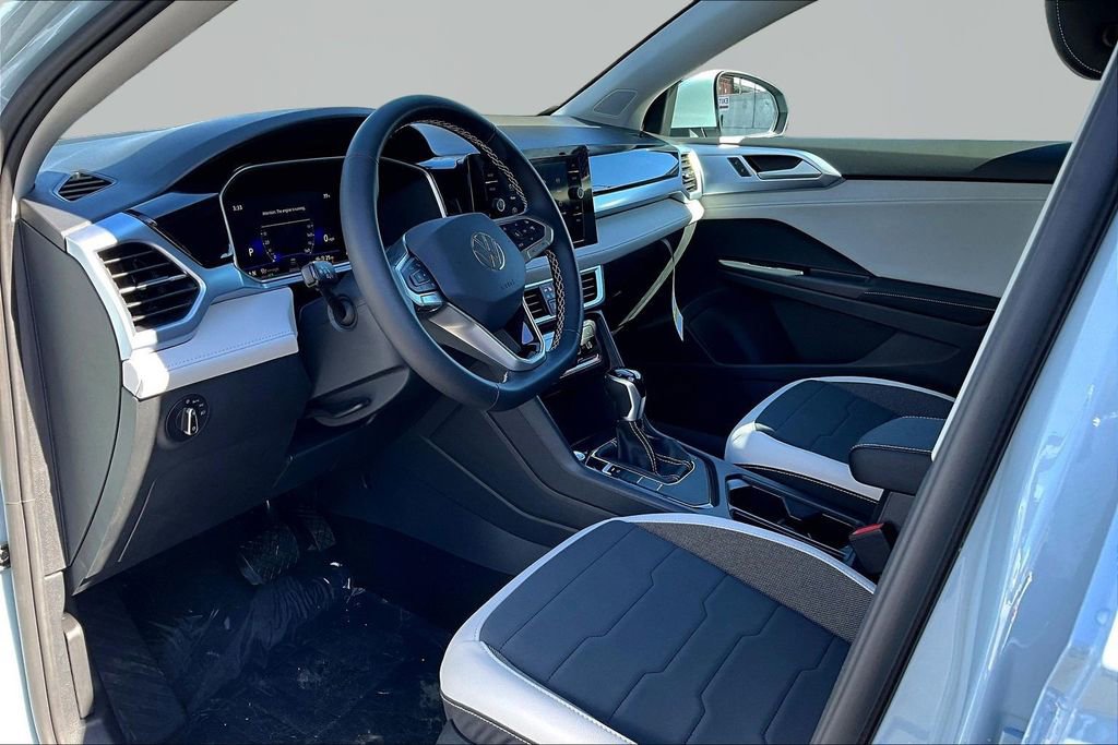New 2026 Volkswagen Taos SE image 17