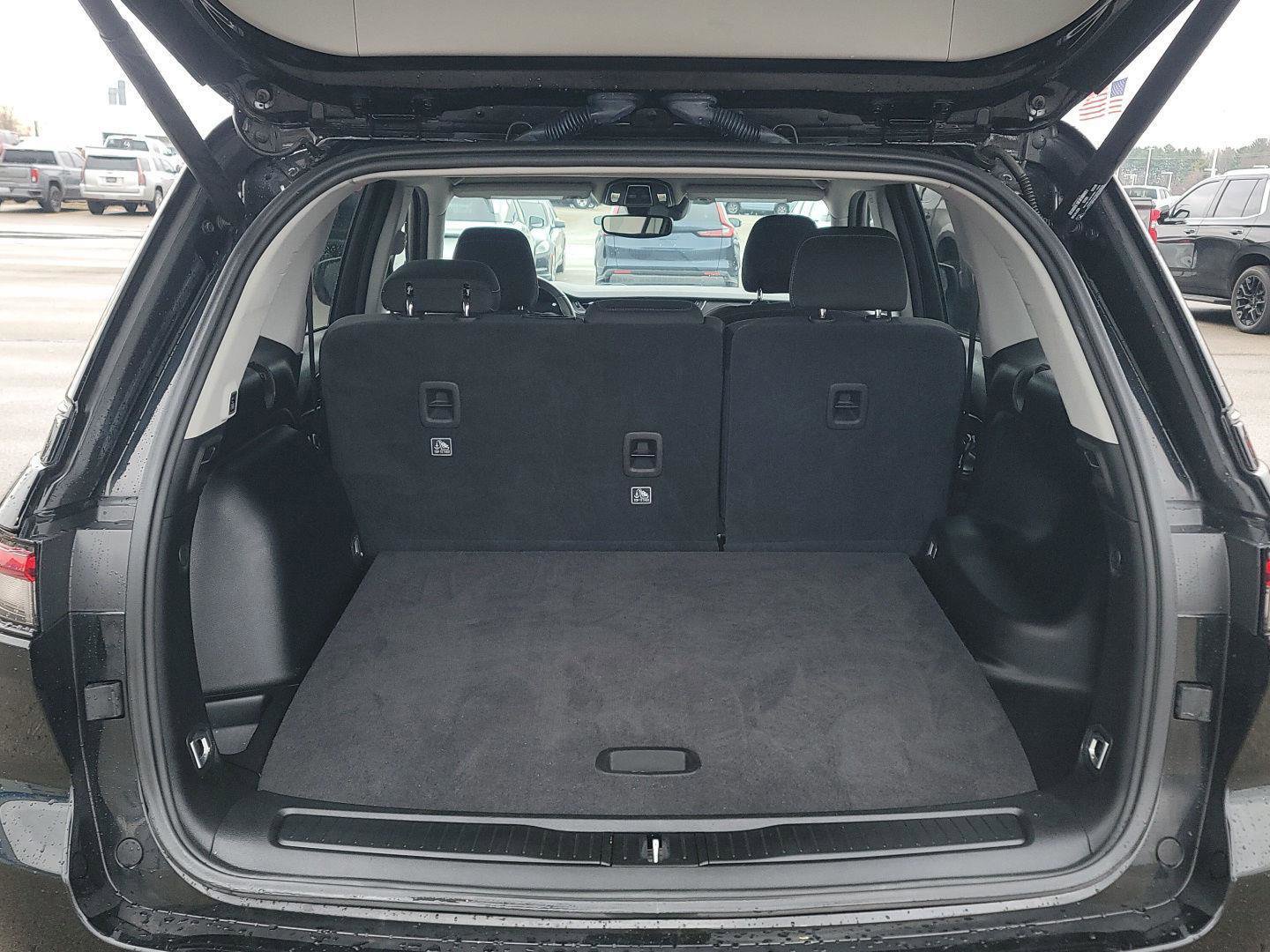 Used 2023 Jeep Grand Cherokee Laredo w/ Luxury Tech Group I image 7