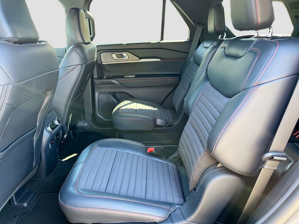 Used 2025 Ford Explorer ST-Line AWD/4WD image 24