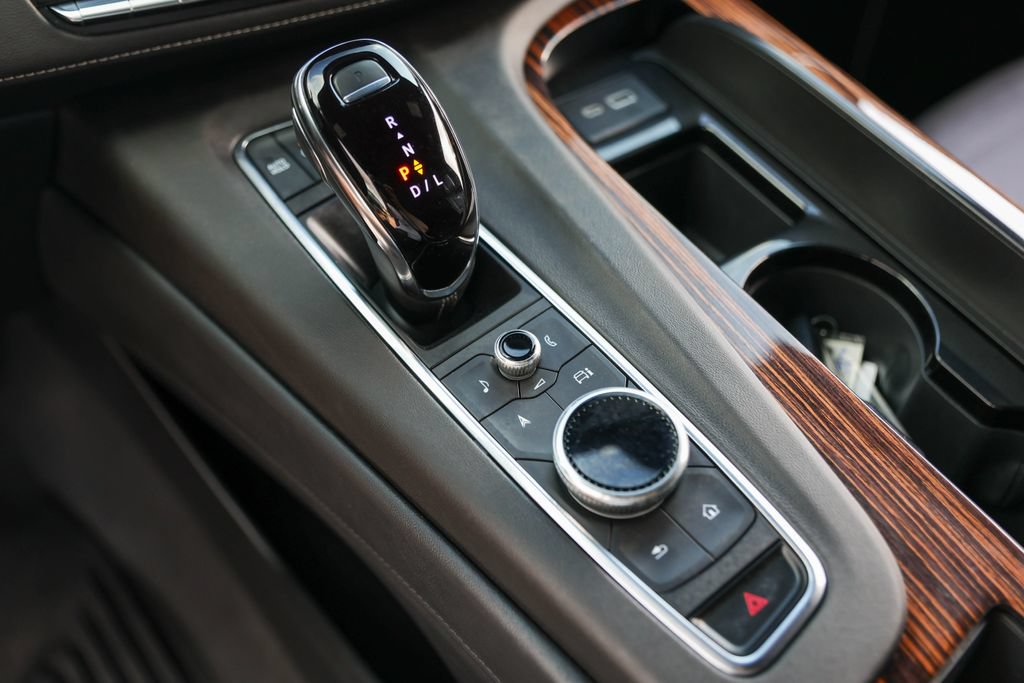 Used 2024 Cadillac Escalade ESV Premium Luxury w/ Performance Package AWD/4WD image 20