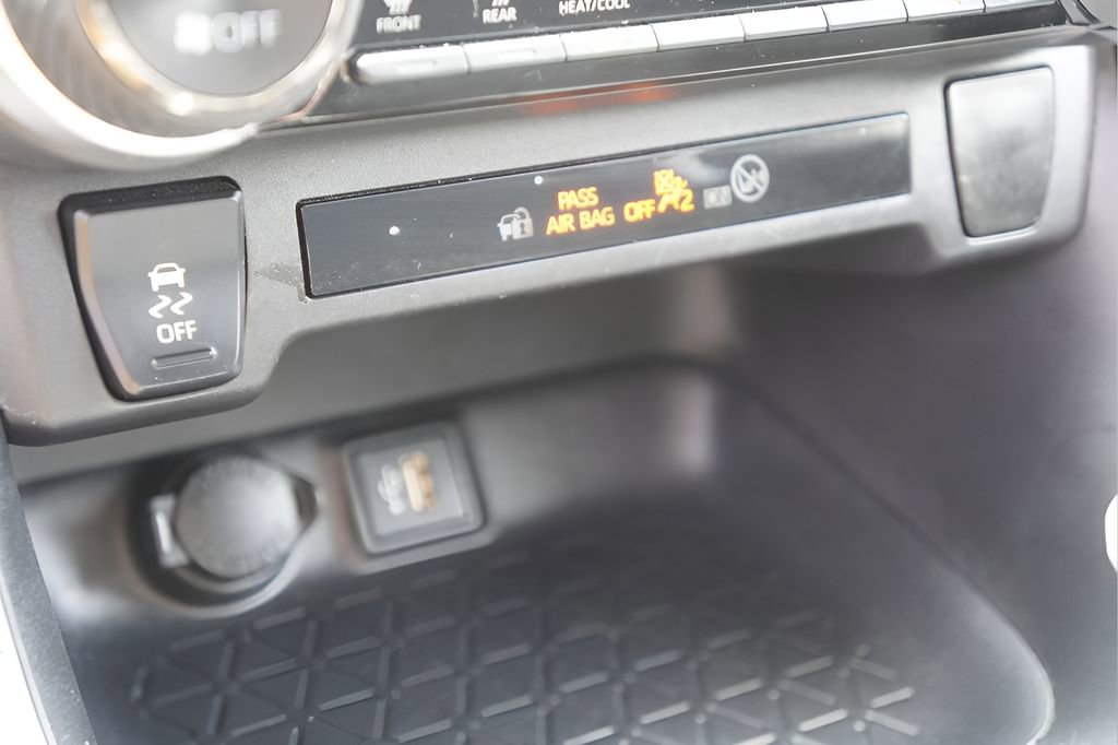 Used 2025 Toyota RAV4 XLE image 26