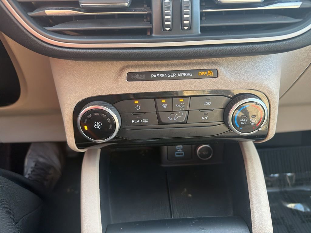 Used 2021 Ford Escape SE image 25